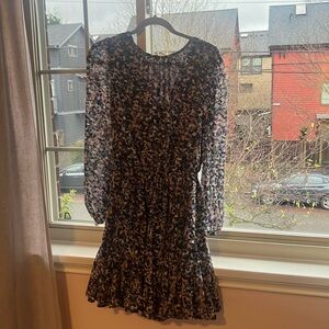 Evereve Dress. Worn once just not my style.

Lined and just above the knee